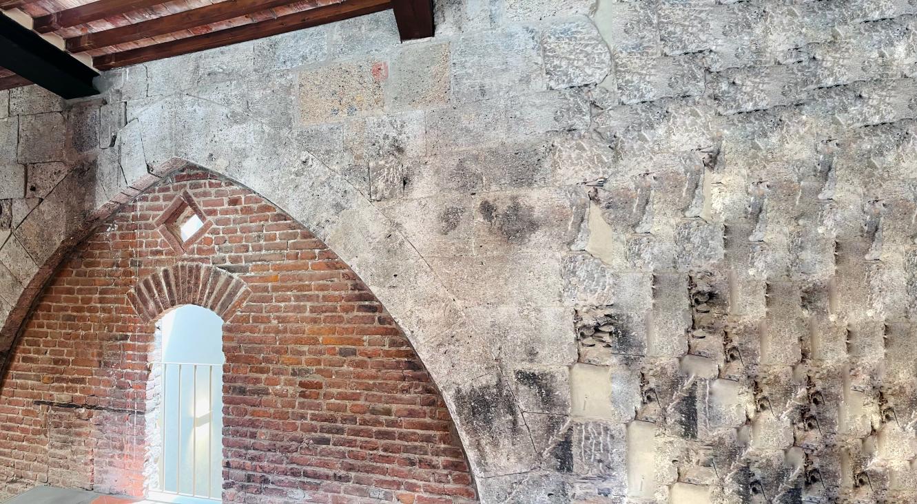 Canonica - particolare architettonico interno